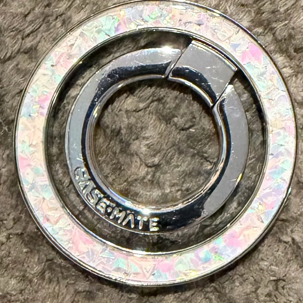 Casemate iridescent magnetic grip/stand